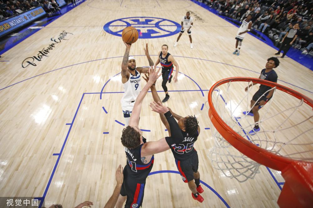 记者：米兰正在与曼联制定霍伊伦租借方案，买断费为3000万欧.